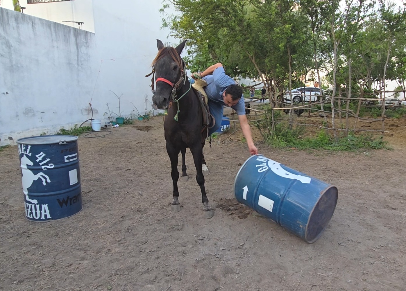 Ejercicio de confianza con barriles